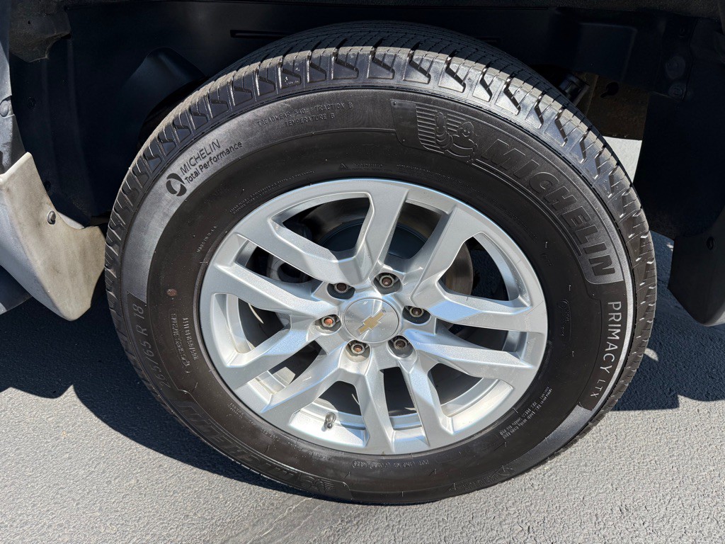 2002 Chevrolet Suburban Image 16