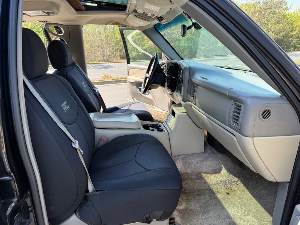 2002 Chevrolet Suburban Image 21