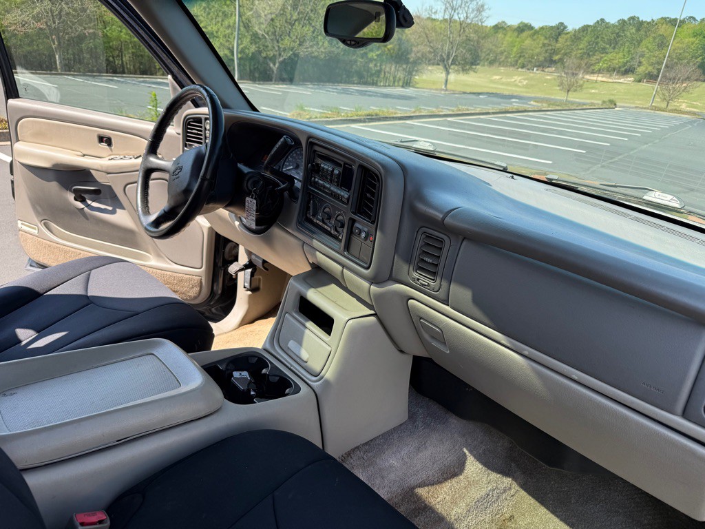 2002 Chevrolet Suburban Image 22