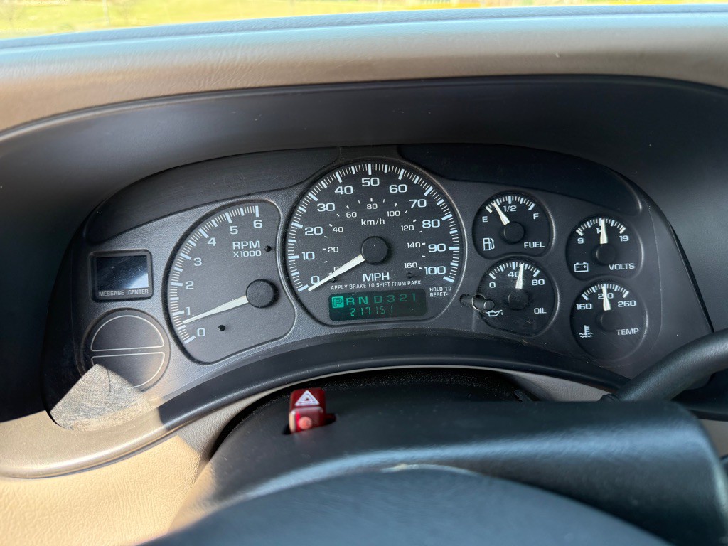2002 Chevrolet Suburban Image 27