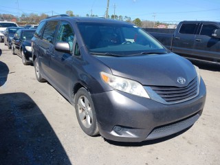 Image for 2015 Toyota Sienna LE ID: 7277868