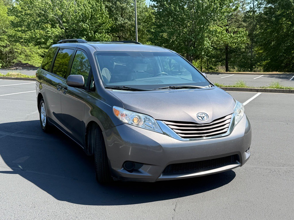 2015 Toyota Sienna Image 4
