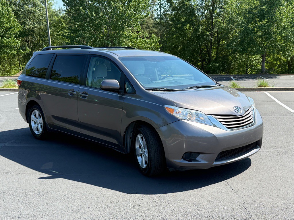 2015 Toyota Sienna Image 5