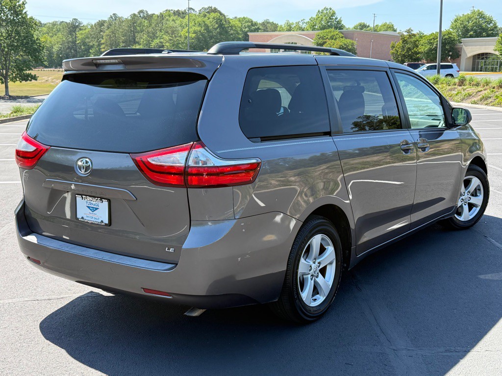 2015 Toyota Sienna Image 7