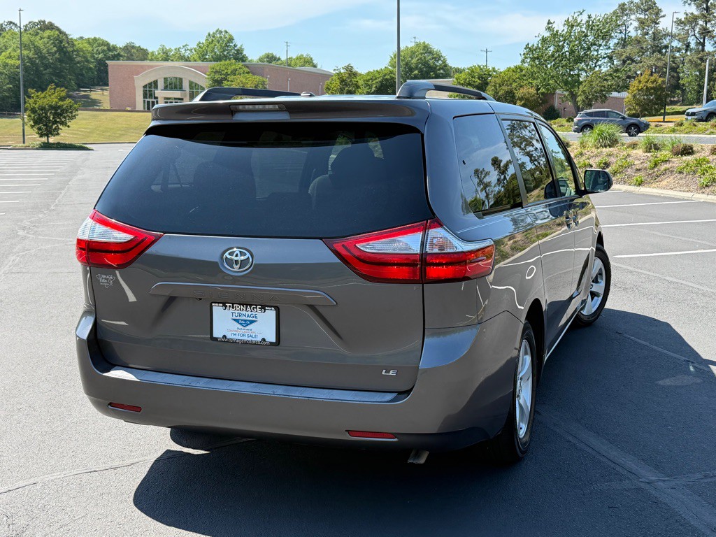 2015 Toyota Sienna Image 8