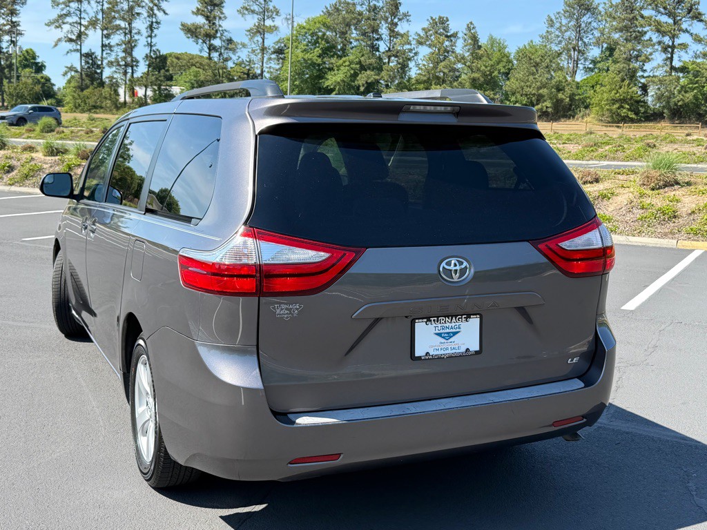 2015 Toyota Sienna Image 9