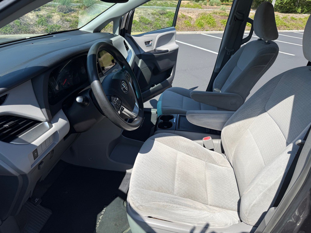2015 Toyota Sienna Image 12