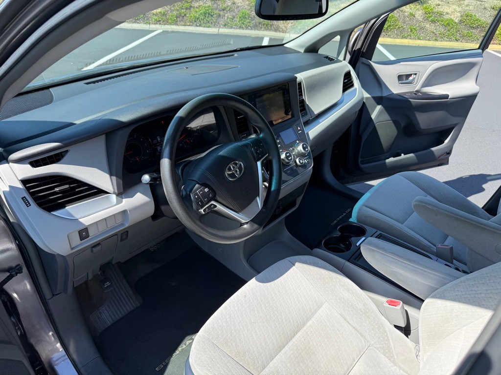 2015 Toyota Sienna Image 13