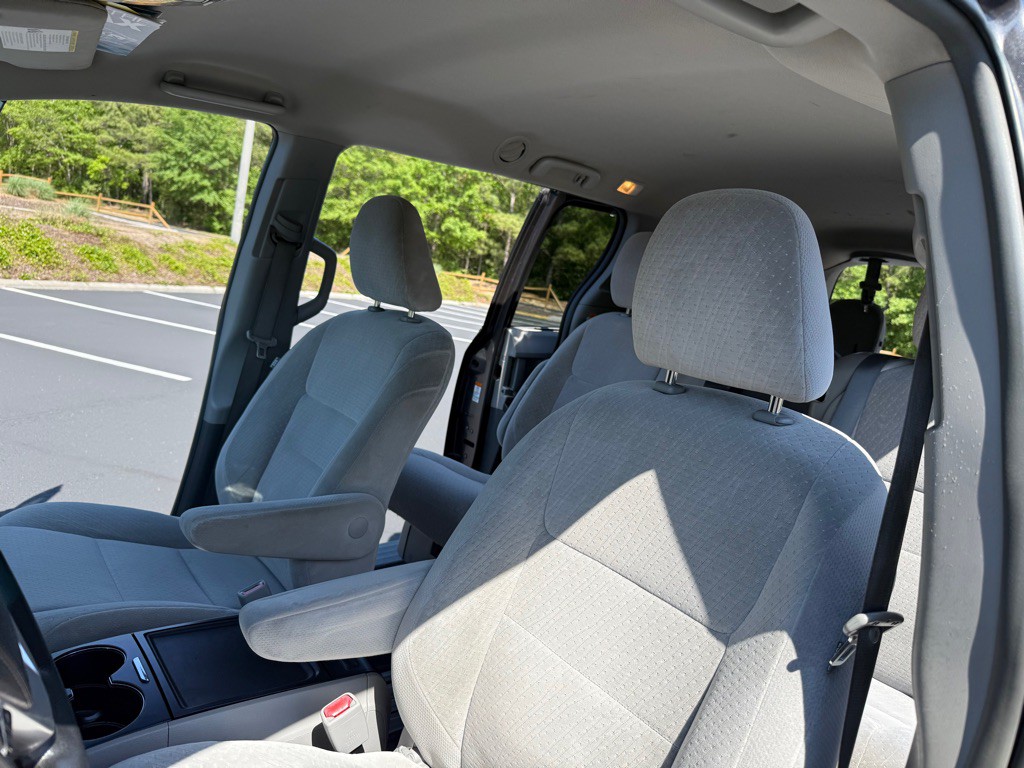 2015 Toyota Sienna Image 14