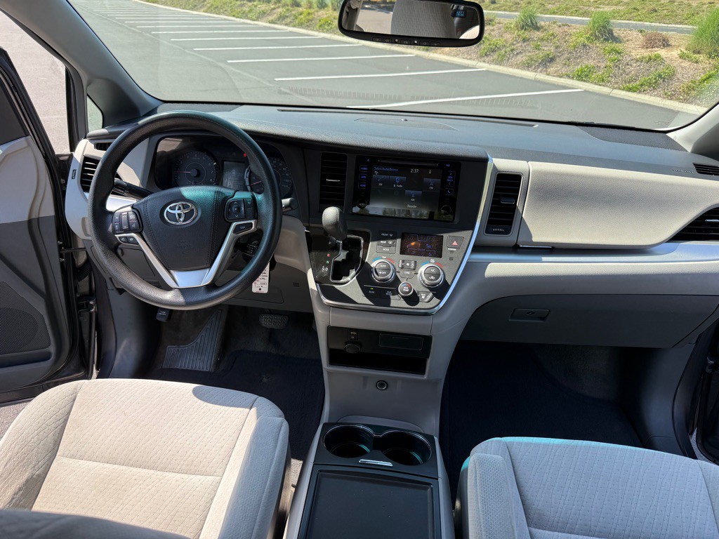 2015 Toyota Sienna Image 15