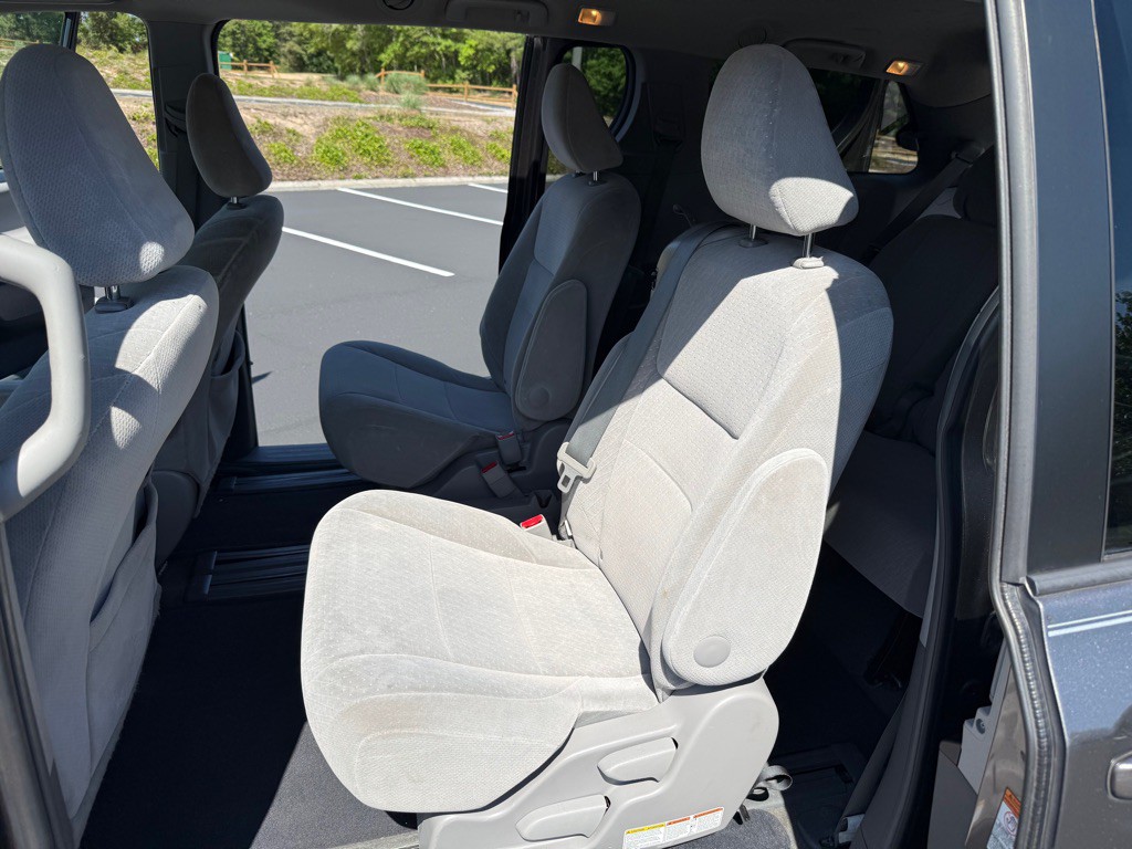 2015 Toyota Sienna Image 20