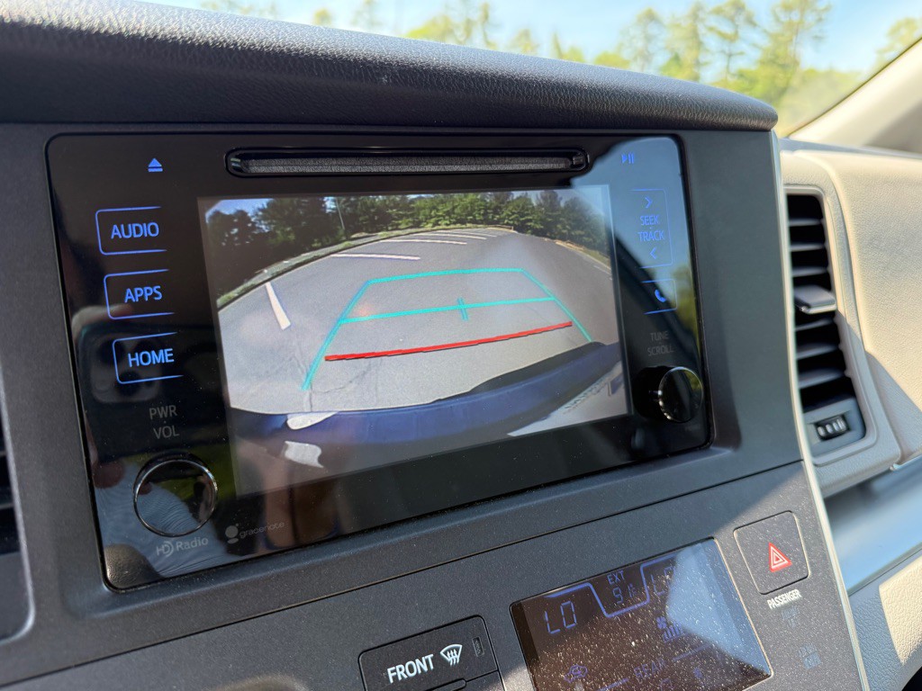 2015 Toyota Sienna Image 26