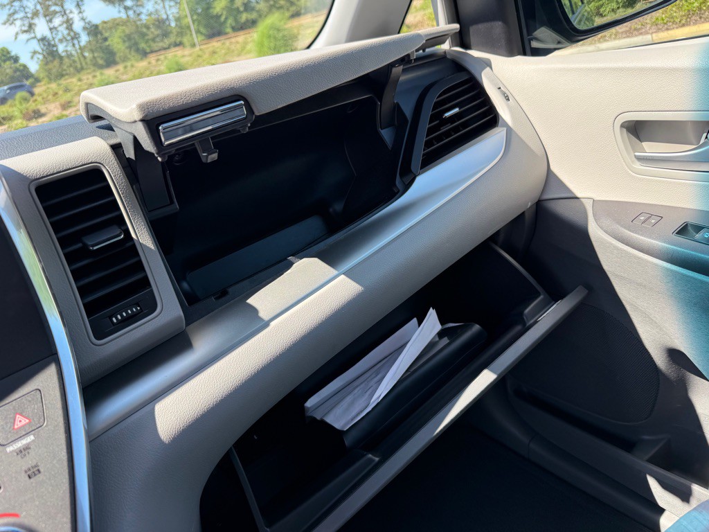 2015 Toyota Sienna Image 28