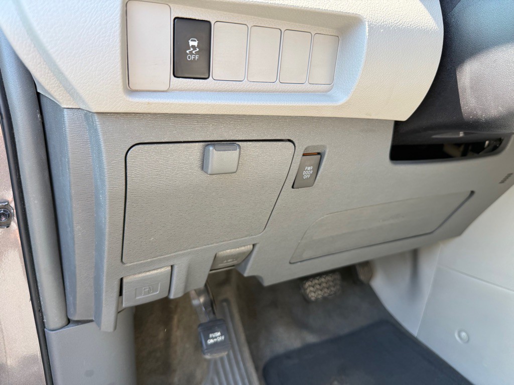 2015 Toyota Sienna Image 29