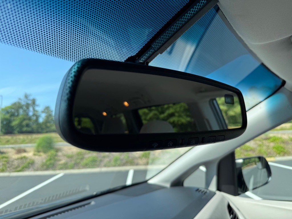 2015 Toyota Sienna Image 33