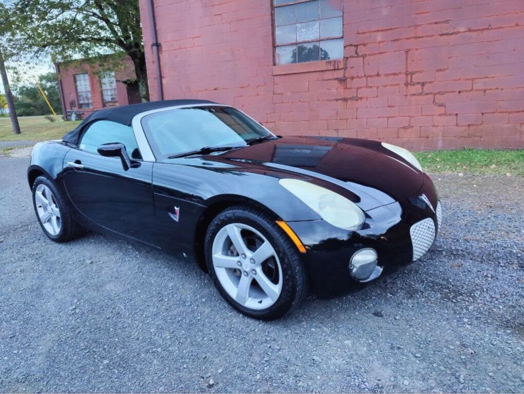 2008 Pontiac Solstice Image 1