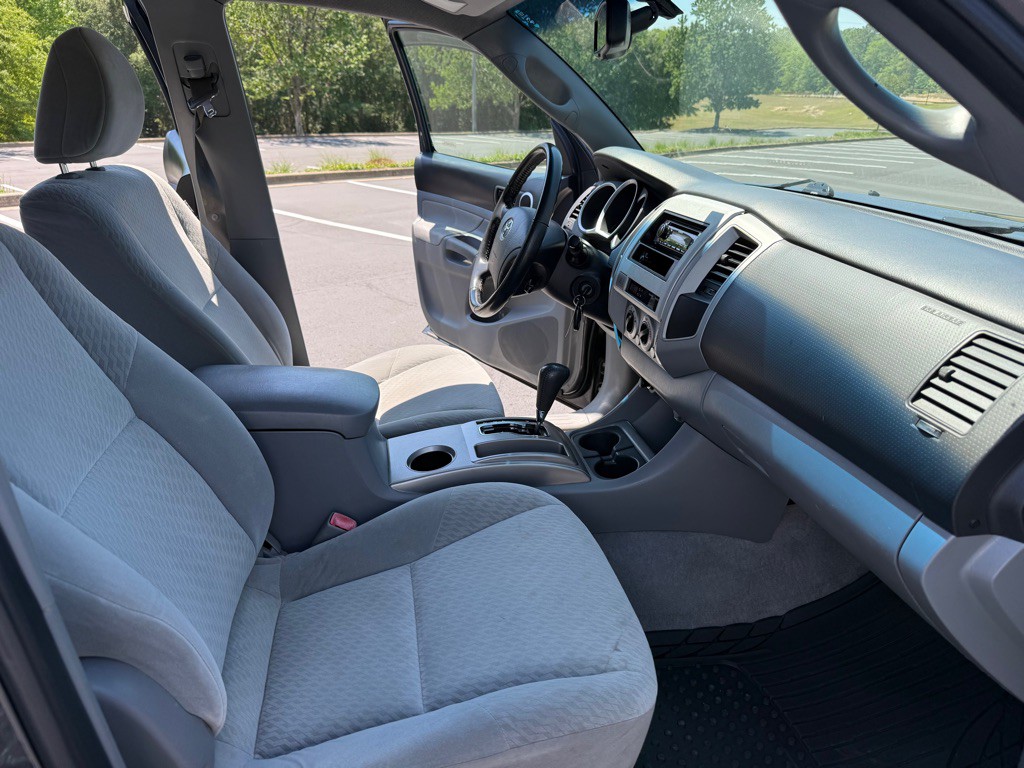 2010 Toyota Tacoma Image 17