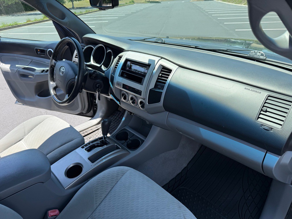 2010 Toyota Tacoma Image 18