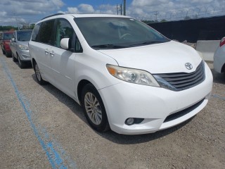 Image for 2011 Toyota Sienna XLE ID: 7329498