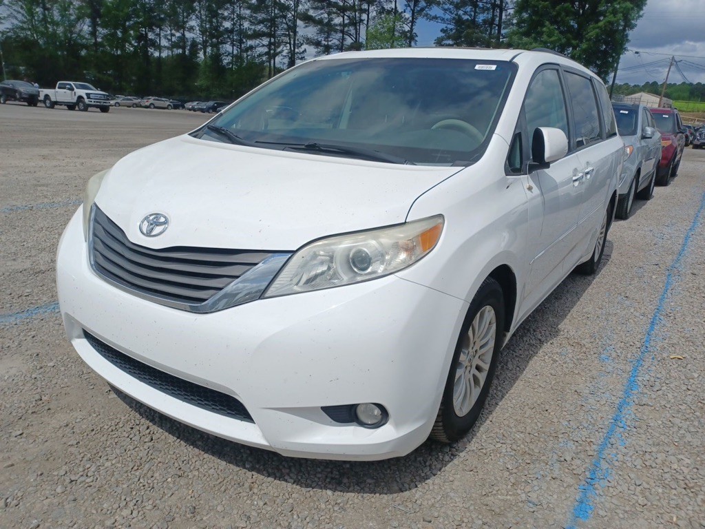 2011 Toyota Sienna Image 3