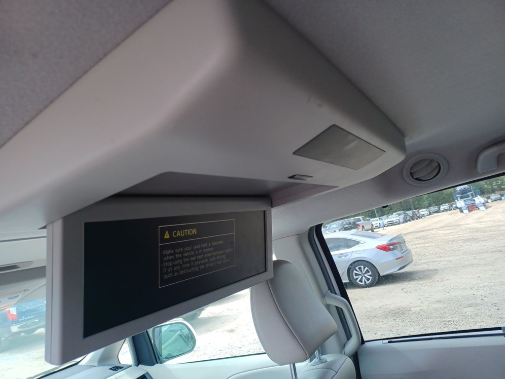 2011 Toyota Sienna Image 12