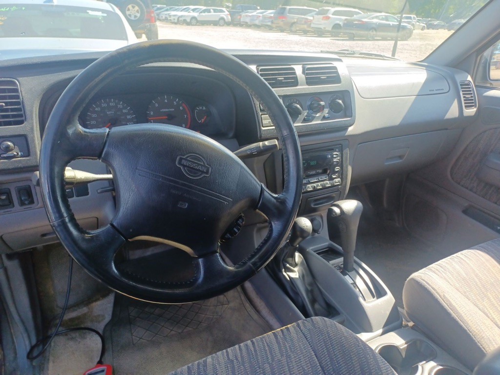2000 Nissan Frontier Image 8