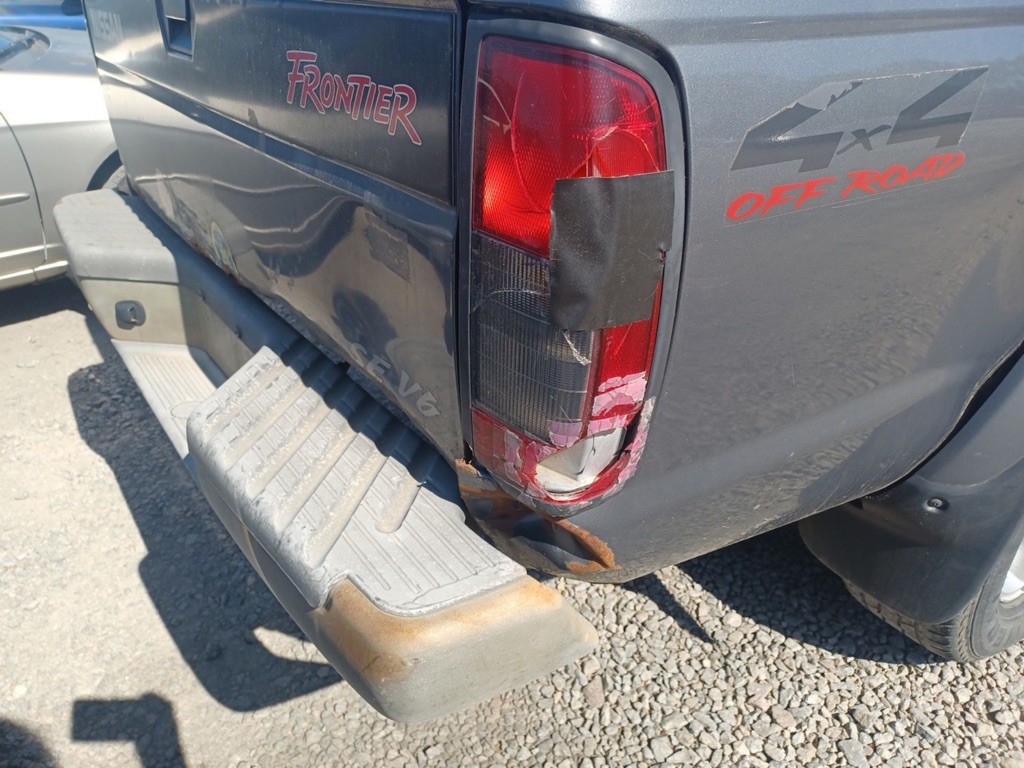2000 Nissan Frontier Image 10