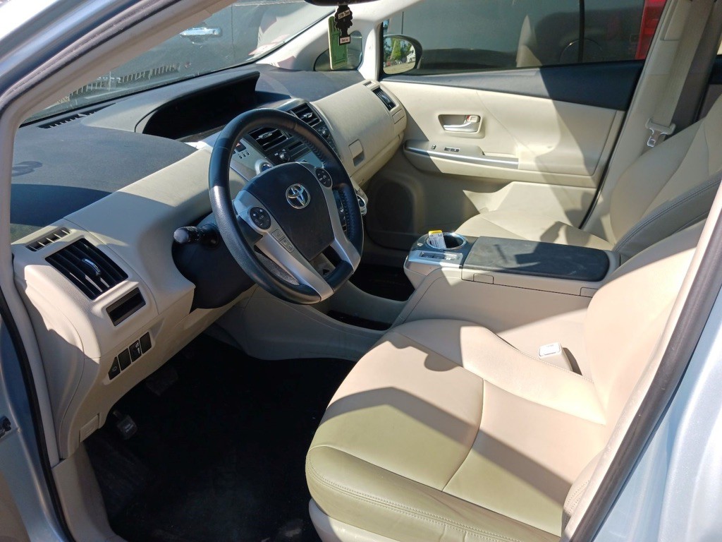 2013 Toyota Prius Image 8