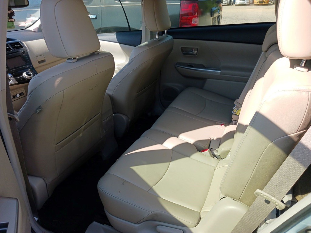2013 Toyota Prius Image 9