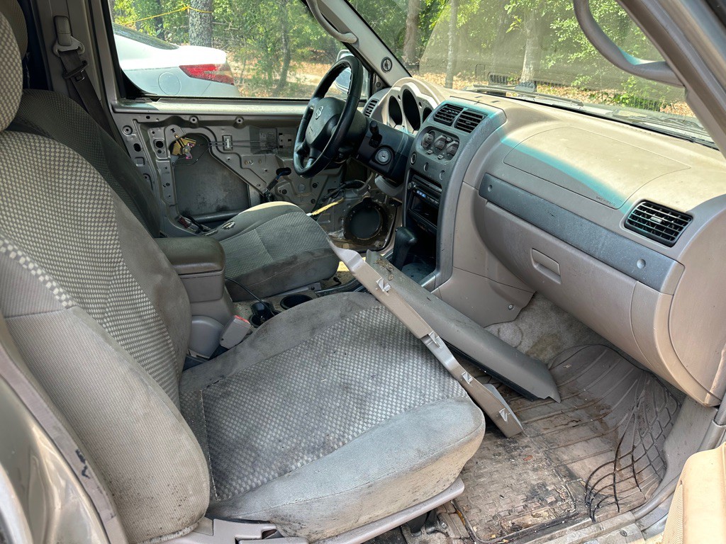 2002 Nissan Frontier Image 6