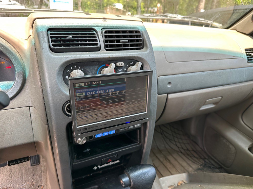 2002 Nissan Frontier Image 9