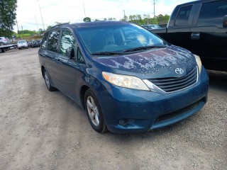 Image for 2012 Toyota Sienna LE ID: 7392671