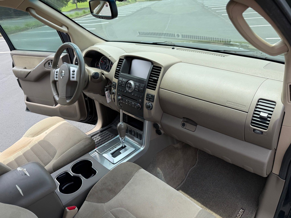 2012 Nissan Pathfinder Image 17