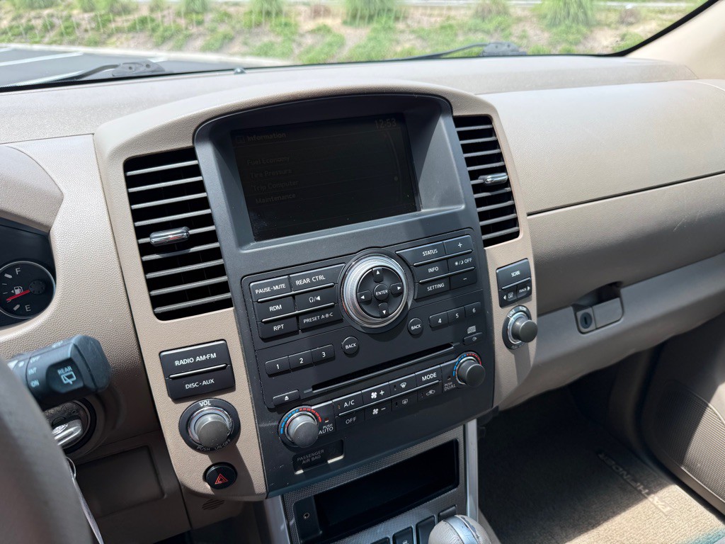 2012 Nissan Pathfinder Image 24