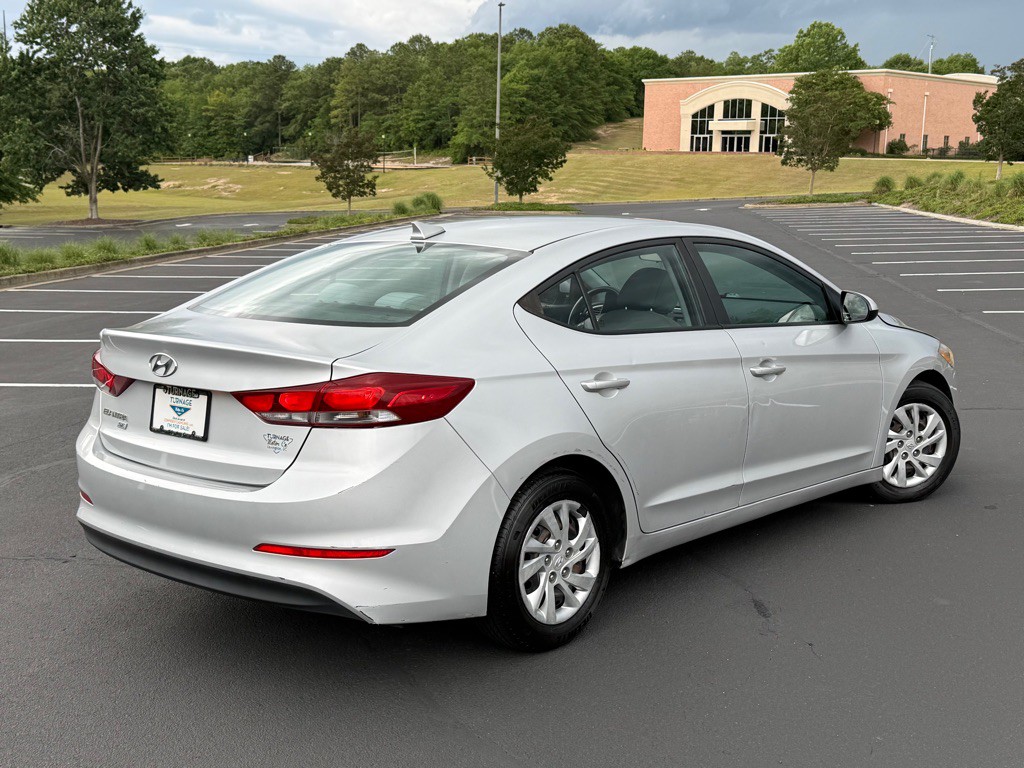 2017 Hyundai Elantra Image 7