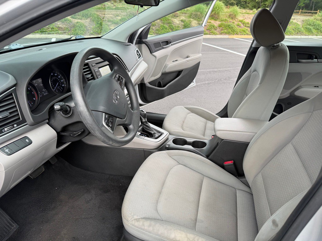 2017 Hyundai Elantra Image 11