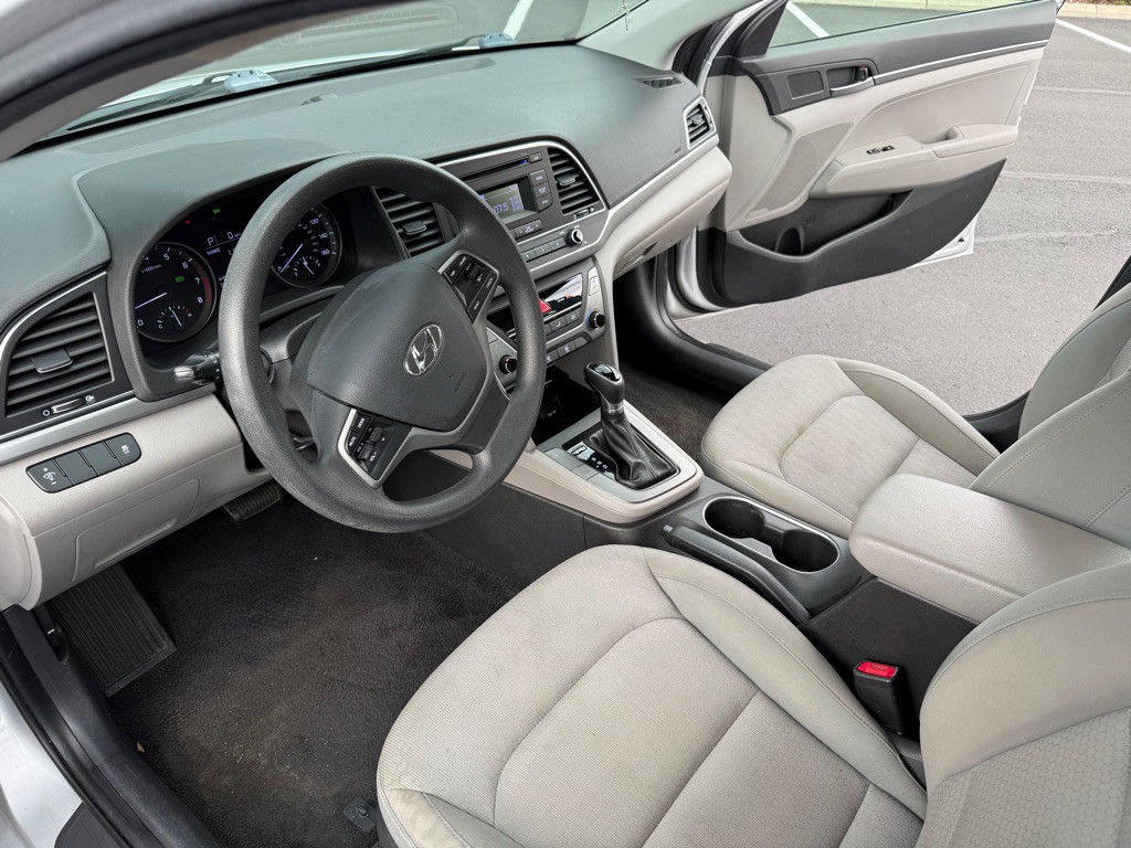 2017 Hyundai Elantra Image 12