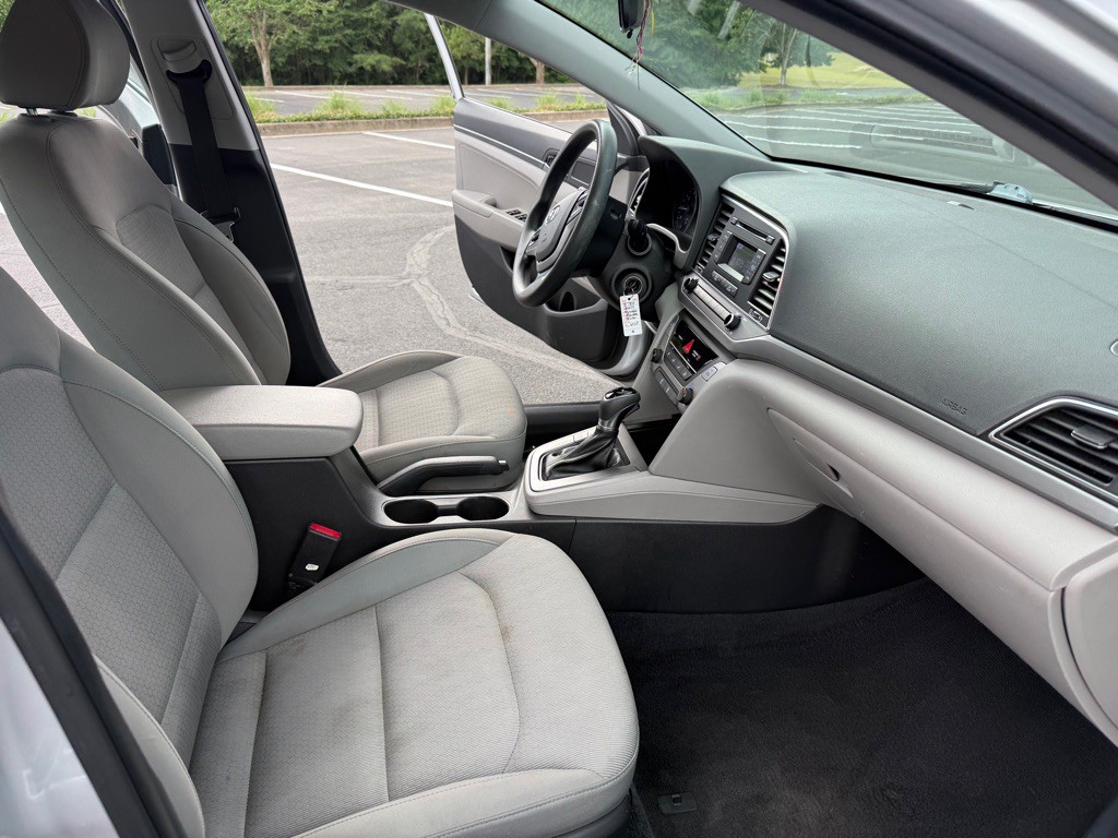 2017 Hyundai Elantra Image 14