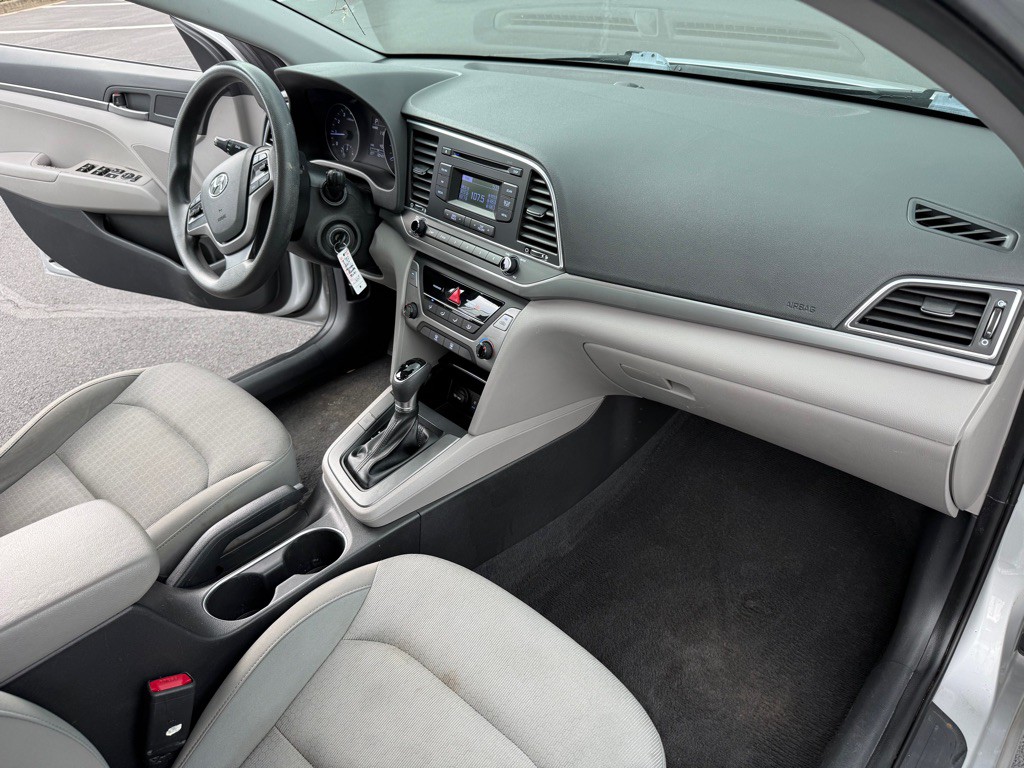 2017 Hyundai Elantra Image 15