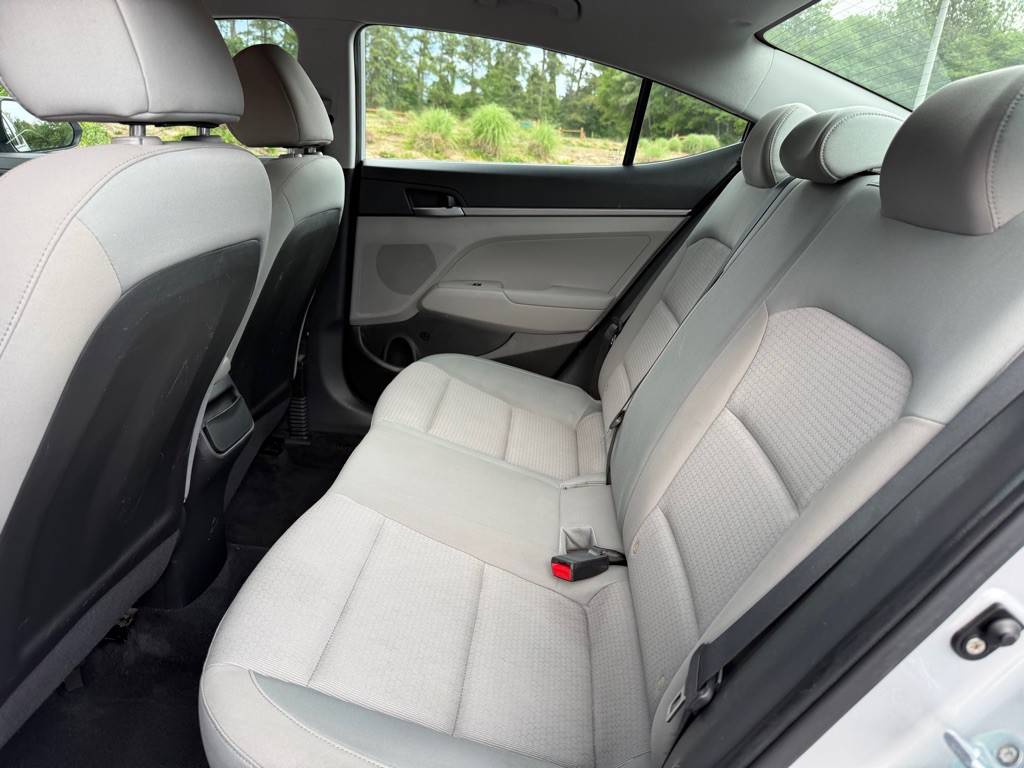 2017 Hyundai Elantra Image 16