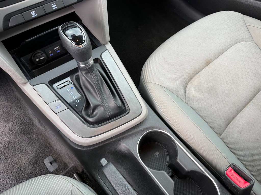 2017 Hyundai Elantra Image 19