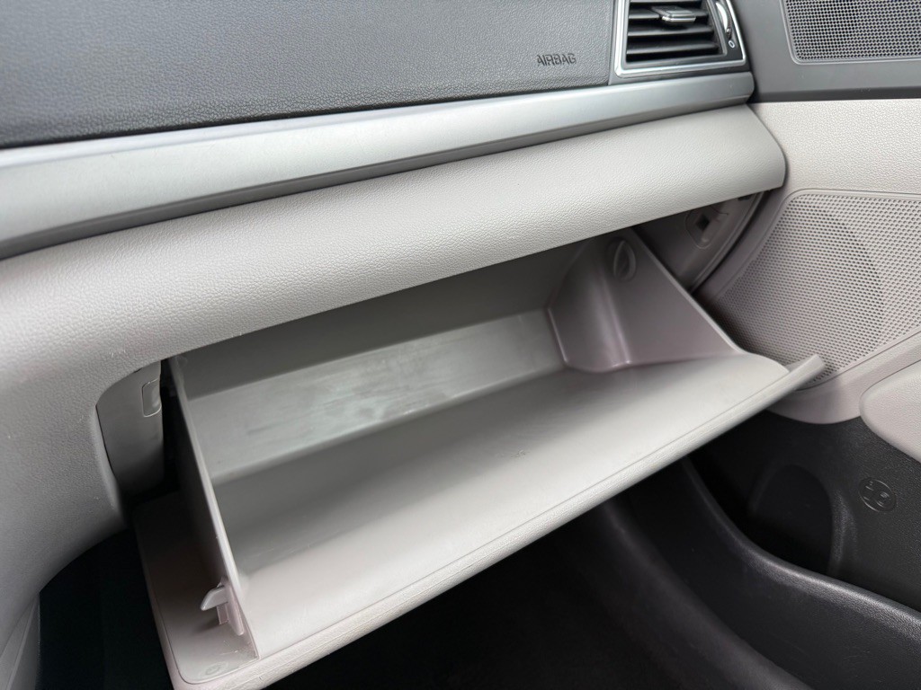 2017 Hyundai Elantra Image 21