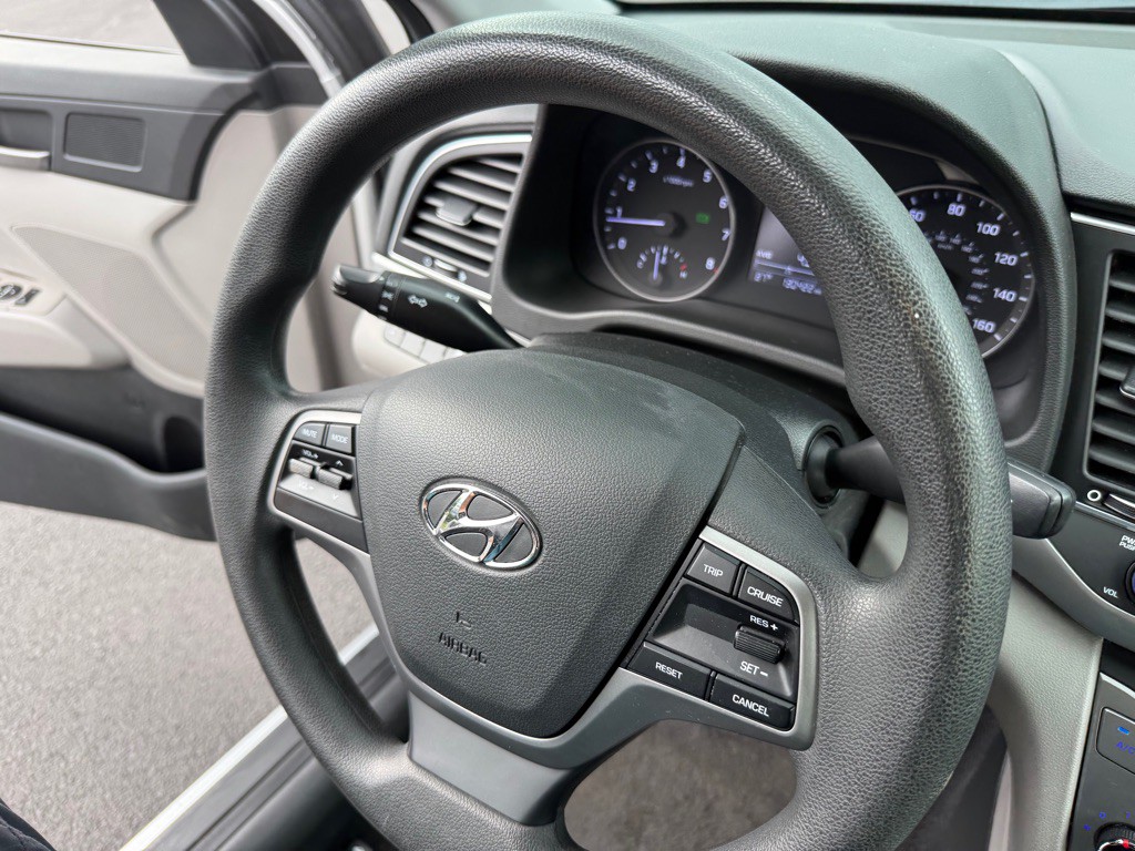2017 Hyundai Elantra Image 22