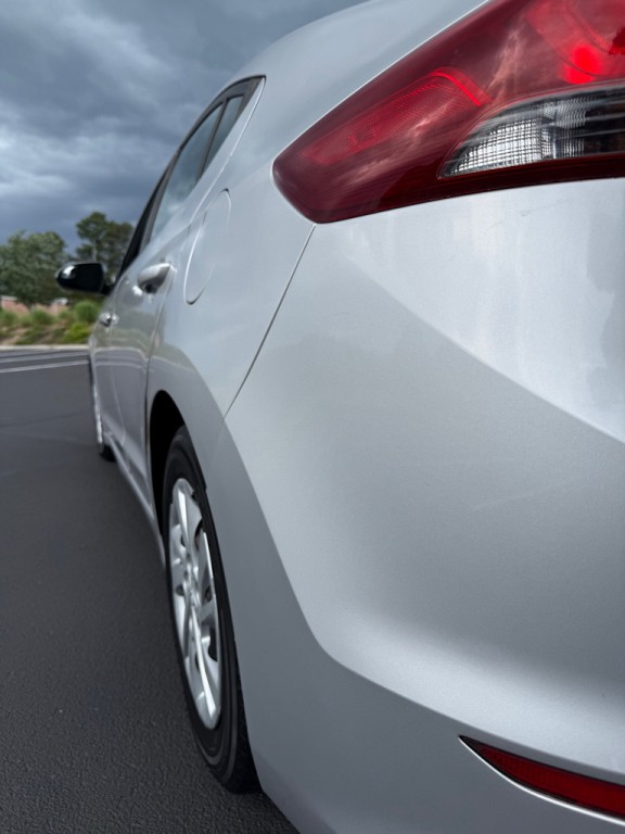2017 Hyundai Elantra Image 30