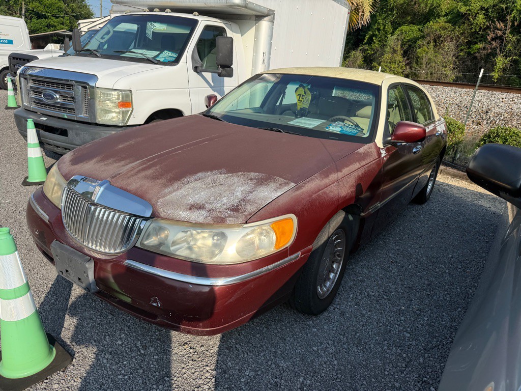 2000 Lincoln Town Car Image 3