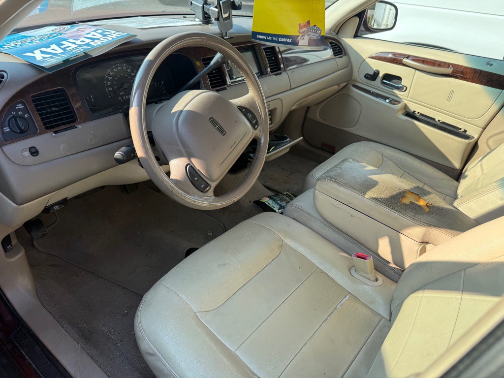 2000 Lincoln Town Car Image 6