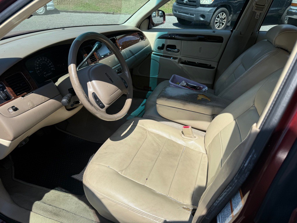 2000 Lincoln Town Car Image 13