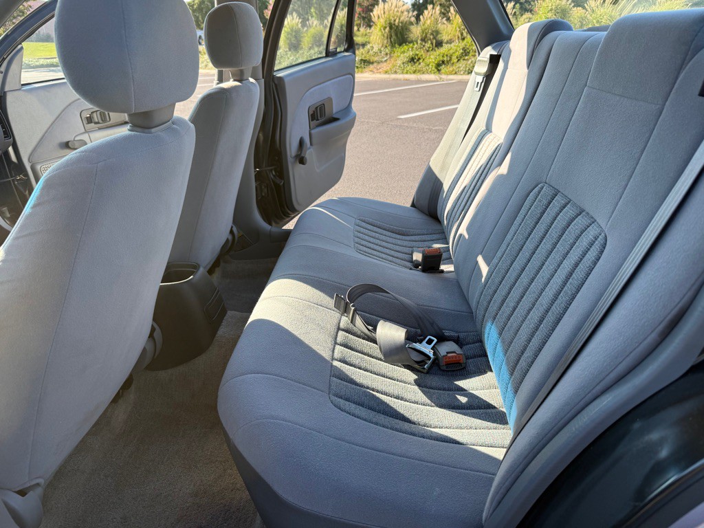 1995 Saturn SL1 Image 16