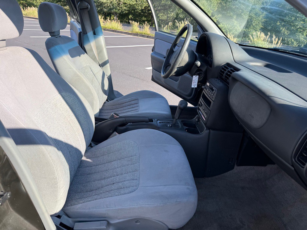 1995 Saturn SL1 Image 18