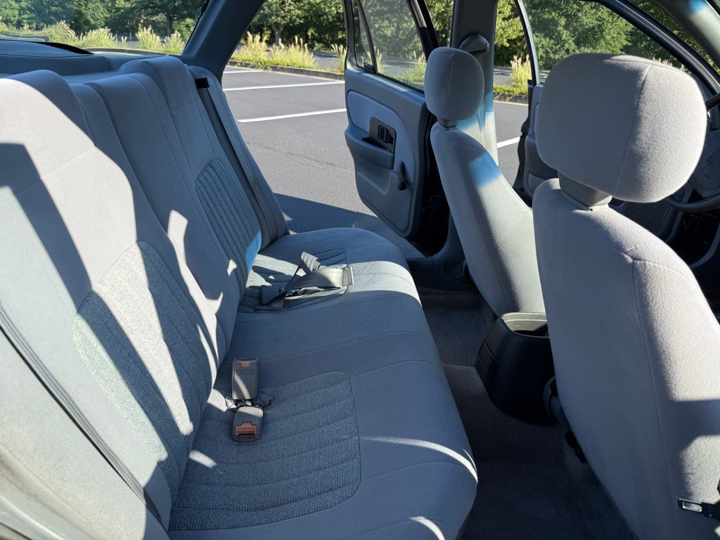 1995 Saturn SL1 Image 20